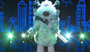 Wer wurde bei the masked singer enttarnt? The Masked Singer Episode 3 Recap Peacock Monster Unicorn Lion Goldderby