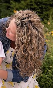 Tip your head upside down and guide sections of hair into the diffuser head, holding in place for 15 seconds before moving on to the next. How To Style Curly Hair