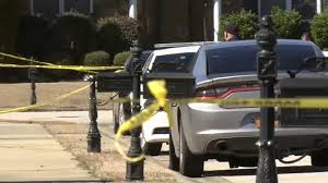 Lollapalooza Day 2: Video shows dozens of people jumping security fence at  Grant Park; Childish Gambino, Tame Impala headlining festival