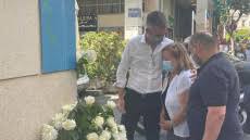 Τρολάρει τη μητέρα του ντόρα «μάνα, μην τους κυνηγάς…» η βουλευτής της νδ βρίσκεται στα χάνια, όπου ξεκουράζεται, έχοντας στο πλευρό της τα 7 εγγόνια της, στα οποία έχει μεγάλη αδυναμία. Kwstas Mpakogiannhs