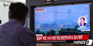 속보] 北 남북연락사무소 폭파…황급히 자리 뜬 김연철 통일부 장관