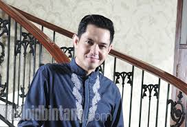 Please download one of our supported browsers. Dude Harlino Ali Syakieb Bersaing Sebagai Tukang Gali Kubur Tabloidbintang Com