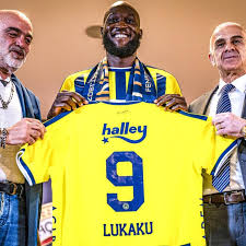 « 430 millions d'euros de dettes », sanctionné par l'UEFA mais toujours aussi actif : pourquoi Fenerbahçe continue à recruter et doit gagner contre l'OL