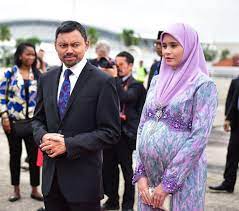 Pengiran anak isteri pengiran anak sarah (jawi: The Scoop On Twitter Hrh Princess Sarah And Hrh Prince Haji Al Muhtadee Billah The Crown Prince Of Brunei Have Welcomed A Baby Girl Born This Afternoon Dec 1 At 3 45pm The Palace