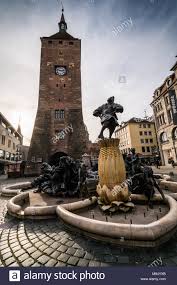 Rundgang durch die altstadt von nürnberg. Brunnen Ehekarussell Am Weissen Turm In Der Altstadt Brunnen Gut Am Weissen Turm In Der Altstadt Nurnberg Deutschland Europa Stockfotografie Alamy