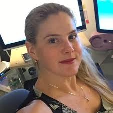 Journée bien spéciale pour notre employée Neris Gonzalez Lopez. Après  plusieurs années, beaucoup de patience et plein de paperasse, elle est  officiellement devenue citoyenne canadienne aujourd'hui! 🇨🇦🇨🇦🇨🇦  Félicitations! 🎉