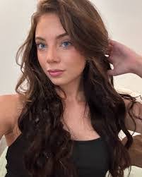 Josie Fulton's Instagram, Twitter & Facebook