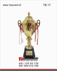 Contoh tulisan di piala untuk siswa berprestasi : Contoh Plakat Penghargaan Berdasarkan Fungsi Dan Kegunaan 1souvenir Id