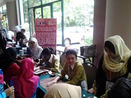 East west college dan institut medical. Pameran Kolej Komuniti Tampin Sempena Majlis Konvokesyen Kolej Komuniti Negeri Sembilan Melaka 2013 Azrimohdtan
