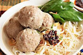Resep cara membuat bakso yang paling special dan enak. How To Make Bakso Indonesian Meatballs