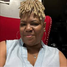 What are suggestions for T-shirt designs for a family reunion?