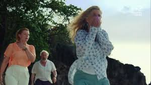 Sian gibson was born in mould, north wales on 30 july 1976, which makes 41 years of her age. The White Trousers Worn By Gilly White Sian Gibson In Murder In Paradise S07e03 Spotern