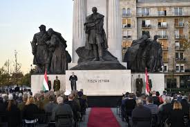 Régen a tér valóban a város központi tere volt. Ebben Tuti A Visszalepes A Horthy Korba Minden Szobrot Eltuntet A Kormany Ami Nem Illik A Vilagkepebe Magyar Narancs