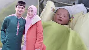Sang istri, larissa chou, juga sempat mengungkapkan bahwa ia belum siap untuk dipoligami oleh menikah di usia muda, alvin dan larissa pun menjadi salah satu pasangan yang dijadikan panutan. Nikahi Mualaf Di Usia 17 Tahun Putra Ustaz Arifin Ilham Kini Telah Resmi Jadi Seorang Ayah Halaman All Tribun Jabar