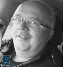 𝗣𝗲𝗿𝘀𝗼𝗻𝗲𝗲𝗹 𝗺𝗲𝘁 𝗽𝗮𝘀𝘀𝗶𝗲: 𝗛𝗮𝗻𝘀 𝗥𝗼𝗼𝘀 (𝗕𝗶𝗴 𝗠𝗮𝗻)  Lijnrijder op Noord Ierland In 1994 kwam Hans Roos bij de Firma A.  Heemskerk BV. werken en werd één van de eerste lijnrijder op Noord