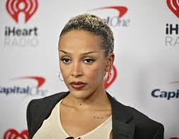 Doja Cat stuns with her natural hair at an event in Las Vegas ✨