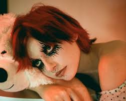 Thea Taylor's Instagram, Twitter & Facebook