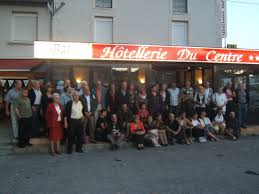 Hotell võtab vastu külastajaid oma lemmikloomadega. Photo De Classe Anciens Du College De 2009 Ces Salies Du Salat Copains D Avant