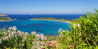 Mietet euch ein boot an der cala goloritze, schnorchelt an der costa rei oder fühlt euch an der bucht von capriccioli wie im paradies. Sardinien Urlaub Auf Italiens Trauminsel Buchen Dertour