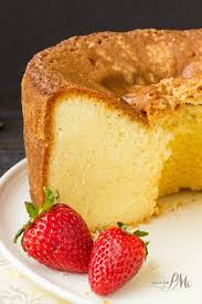 Mile High Pound Cake The Perfectly Tasty Way To Impress For The Holidays This Cake Is Good With Coffee Gateaux Alimentaires Pound Cake Recette Sans Cuisson