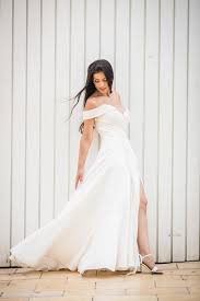 Jika bulu mata alami anda tidak cukup memberikan efek dramatis yang anda inginkan, sekarang saatnya melakukannya. Israeli Wedding Dress Designer Stunning 2020 Collection Helena Kolan