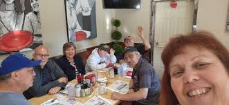 Look at beautiful Mittens 😻