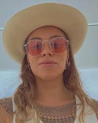 Lynette Hansen's Instagram, Twitter & Facebook