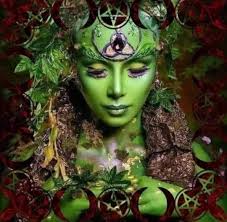 Wow Popcostume never fails. I found some time to get the figure out and I  think its the most beautiful figure I have. POP COSTUME Dark Ages—Curse of  the Grail Dark Knight