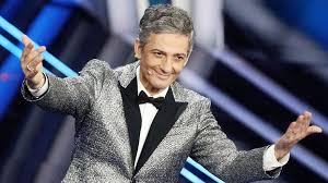 Nel 2016 è stata una delle testimoni di trenta ore per la vita ed ha prestato la sua voce per la videostoria giacomo e il mago. Fiorello Chi E Il Comico E Conduttore Amato Dagli Italiani Dagli Inizi Della Sua Carriera Alla Vita Privata