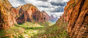 Zion national park is a united states national park located in the southwestern part of the country, near springdale, utah. Den Zion Nationalpark In Utah Erleben Canusa