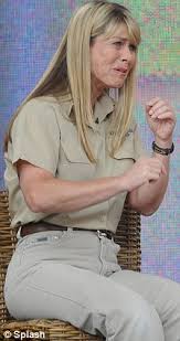 Steve Irwin S Wife Terri Breaks Down At Oprah Winfrey Tribute Extravaganza Daily Mail Online In 2002, steve irwin, host of 'the crocodile hunter', appeared on 'the oprah show' to talk about wildlife conservation and show off a few animals. daily mail
