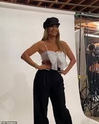 After her strong work as the passionate lover of jack nicholson in the. Jennifer Lopez Rocks A Selena Quintanilla Esque Outfit For Photoshoot Readsector
