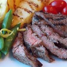 In a wide, shallow glass baking dish, scatter half of the orange slices, half of the onion slices and half of the garlic pieces on the bottom of the dish. 57 Best Skirt Steak Ideas Skirt Steak Steak Beef Recipes