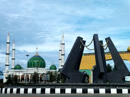 Masjid adalah tempat ibadah umat agama islam yang memiliki arti tempat sujud. Masjid Agung Madani Rokan Hulu Di Riau