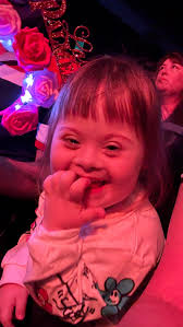 Un poco más de una noche mágica, Vita súper contenta disfrutó del show de  @lospalmerasoficial. Gracias a la chica re buena onda que hizo subir a Vita  al escenario! ❤️, #lospalmeras #music #musica ...