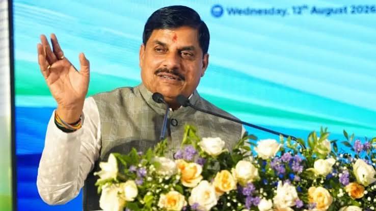 ग्वालियर हादसे पर CM मोहन यादव का बड़ा एक्शन, CSP रवि भदौरिया को हटाया, 8 पुलिसकर्मी सस्पेंड - India TV Hindi