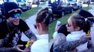 Alex caniggia tildó de 'mufa' a guillermo coppola,alex caniggia apuntó contra sus compañeros de masterchef celebrity alexander caniggia es cantante e hijo del ex futbolista claudio paul caniggia y mariana nannis. Viral El Video De Alex Caniggia Con Una Pequena Fan Sos Una Princesa Hoy