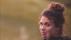 Twee reebruine ogen die keken de jager aan.