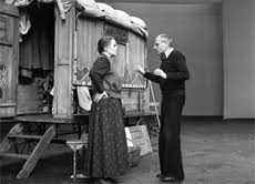 Brecht's major contribution was his theory of the epic theater. Episches Theater Einfach Erklart Fur Kinder Und Schuler