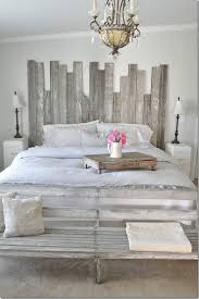 slaapkamer bed landelijkestijl pallets hout bron pinterest slaapkamerideeen slaapkamer interieur slaapkamer