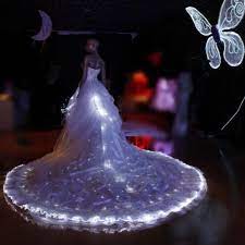 Que serait une robe de mariée sans ses accessoires ? Why Wasn T This Around When I Got Married Robes De Mariee Royales Robes De Bal Roses Robes De Coing