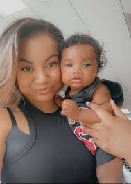 Can someone edit the photo to remove the rubbish?