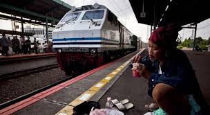 Jadwal dan rute kereta api kamandaka. Banjir Jakarta Pt Kai Batalkan Ka Jarak Jauh Dari Stasiun Gambir Pasar Senen Metro Tempo Co