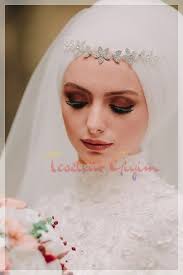 Tesettür gelin başı yapımı ve modelleri incelemesini birlikte yapmaya ne dersiniz? Tesettur Gelin Basi Modelleri 2020 Tesettur Giyim