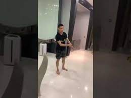 His heroics at the top of the game for many years have earned him the title datuk and a world number one, chong wei has a number of gold medals to his name after victory at the 2006 commonwealth games in melbourne and the 2010. How Lee Chong Wei Train His Son At Own House 2019 Hd Youtube