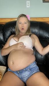 thumbs.pro : stuffed-bellies-always:gorJESS - First Whole Large Pizza  Attempt Ever