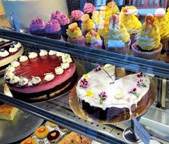 Viele hamburger cafés versorgen euch auch aktuell mit köstlichem kuchen, torten und keksen zum teil holt ihr selber ab, bei einigen werden euch die guten teile sogar bis zur haustür geliefert! So Schon Bunt Lecker Herrlich Shoppen Und Schlemmen In Ottensen