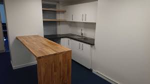 Bonjour, les caissons sont déjà montés. Pose D Une Cuisine Ikea Dans Une Entreprise Pres De Taverny 95150 Plombier Chauffagiste Et Carreleur Sur Franconville Tt Plomberie