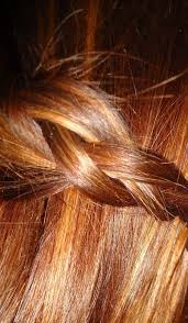 Cuivre Avec Un Reflet Acajou Et De Fines Meches Blonde Couleur De Cheveux Acajou Meches Blondes Reflet Cheveux