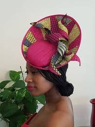 La finition de la toilette est bien le chapeau d'invité pour un mariage. Epingle Sur African Head Dress